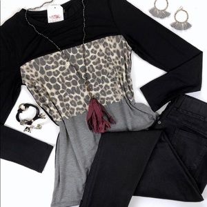 BomBom Color-block Leopard Long Sleeve T. Size